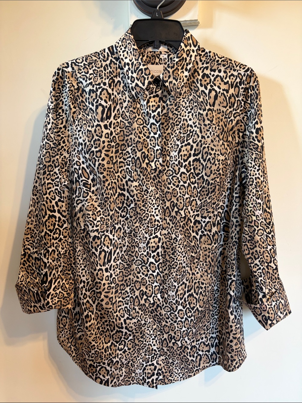 Chico’s No Iron Leopard Print 100% Cotton Button Down Shirt Size 0 S